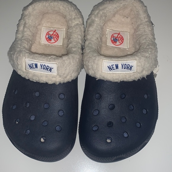 CROCS Other - Boys Yankees crocs